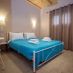 Apartment & Kariotes *