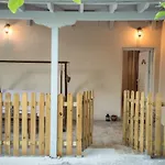 Apartment & Kariotes *